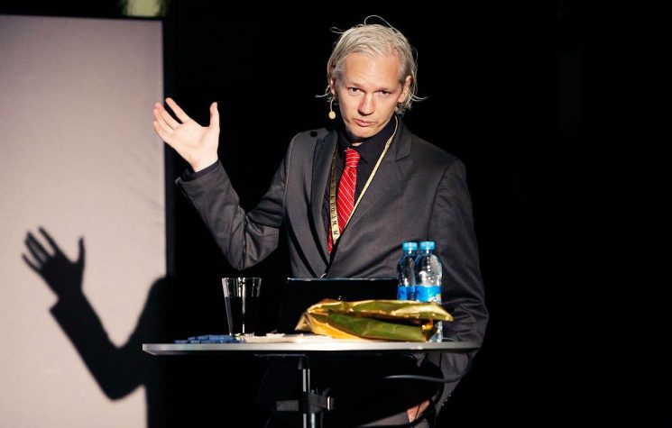 La extradición de Assange refleja la crisis del periodismo