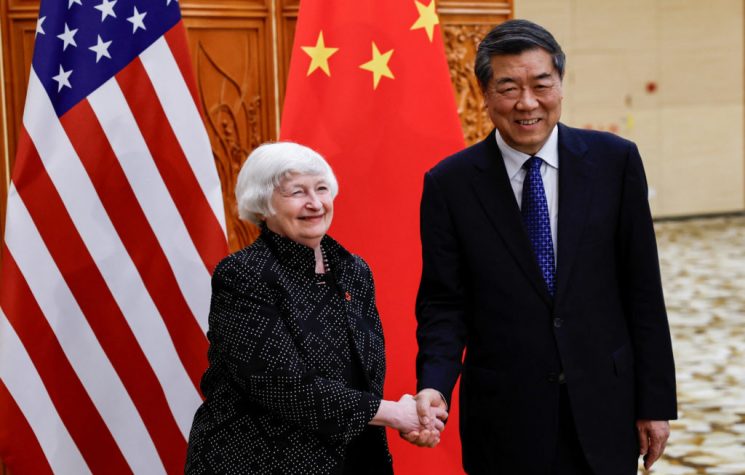 Biden sonda Xi Jinping de olho na estabilidade financeira