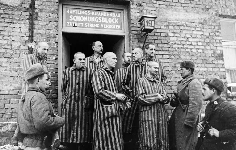 Soviet Red Army liberating Auschwitz - © Sovfoto/Universal Images Group/Getty Images