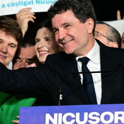 Romênia e o colapso controlado da democracia: Eleições sob vigilância e tutela externa
