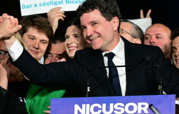 Romênia e o colapso controlado da democracia: Eleições sob vigilância e tutela externa