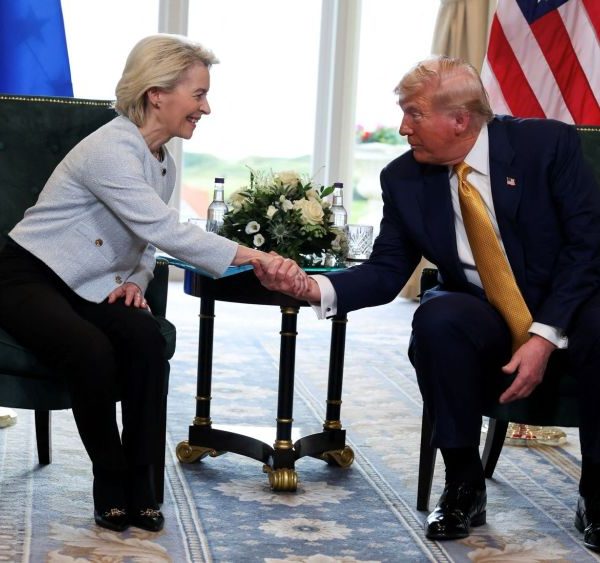 Accordo UE-USA: la resa di Turnberry. Peggio del Regno Unito, umiliati da Trump