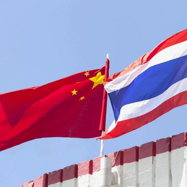 La visita del Re di Thailandia in Cina dimostra l’importanza delle relazioni tra i due Paesi