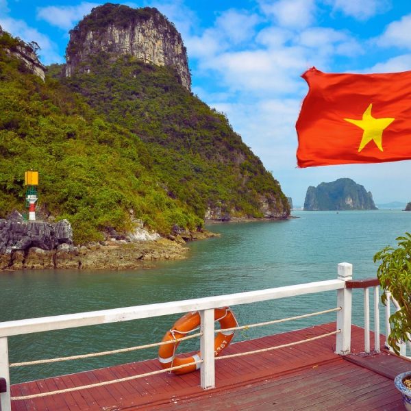 Il Vietnam approfondisce i legami con Singapore e Indonesia: cooperazione verde, industria intelligente e un’eredità di 70 anni con Giacarta