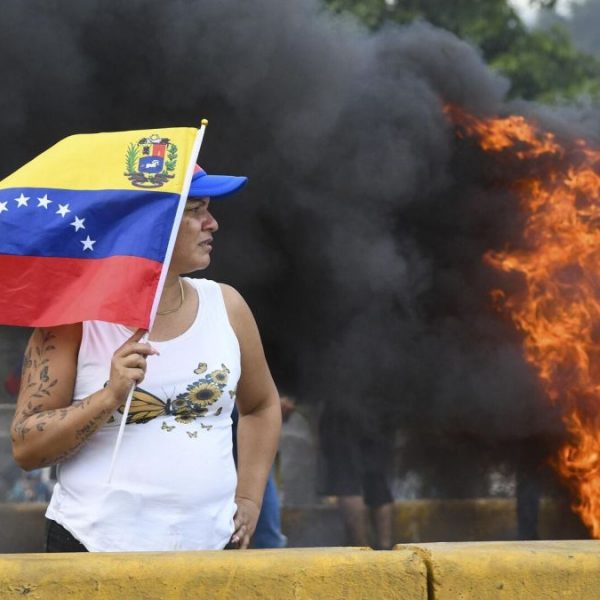 Il Venezuela resiste: unità popolare e continuità istituzionale di fronte all’aggressione statunitense