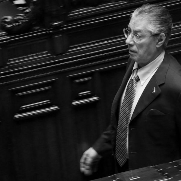 Con la morte del Senatur muore l’ultimo politico di destra della generazione Seconda Repubblica