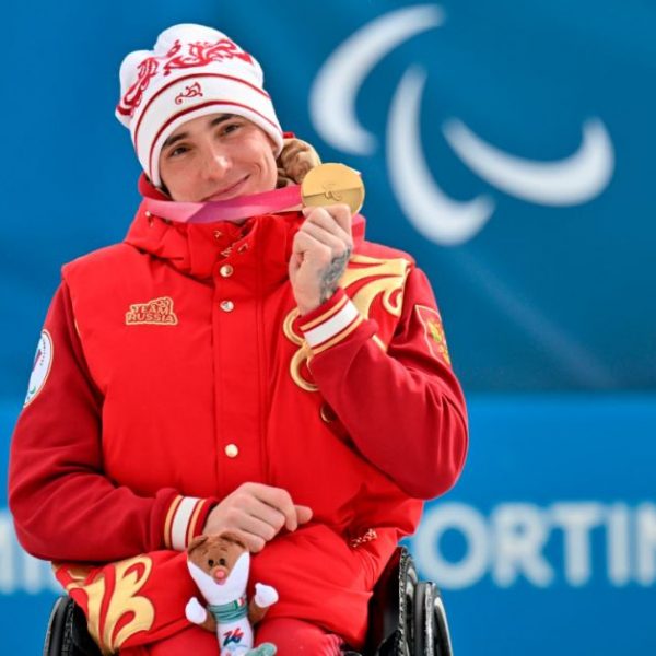 Trump arraffa e guerreggia, mentre a Cortina c’è entusiasmo per gli atleti paralimpici russi