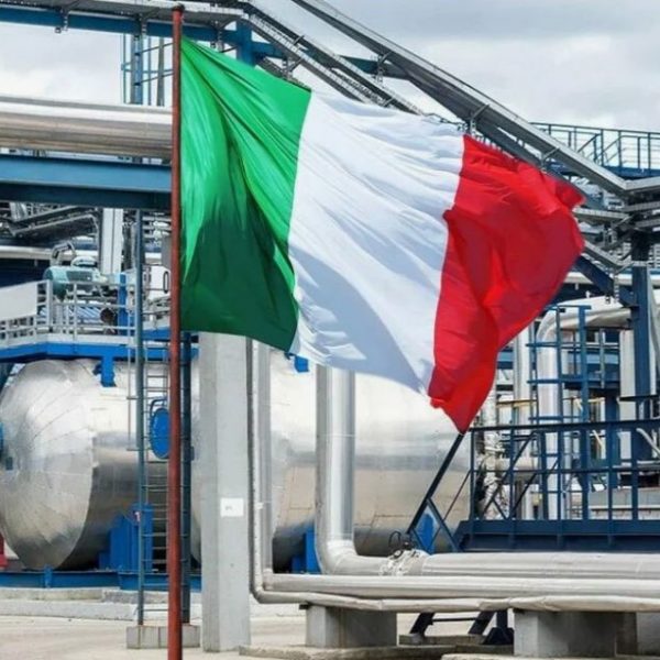Per Pasqua Hormuz è bloccato, ma tanto gli italiani non sanno nemmeno cosa sia
