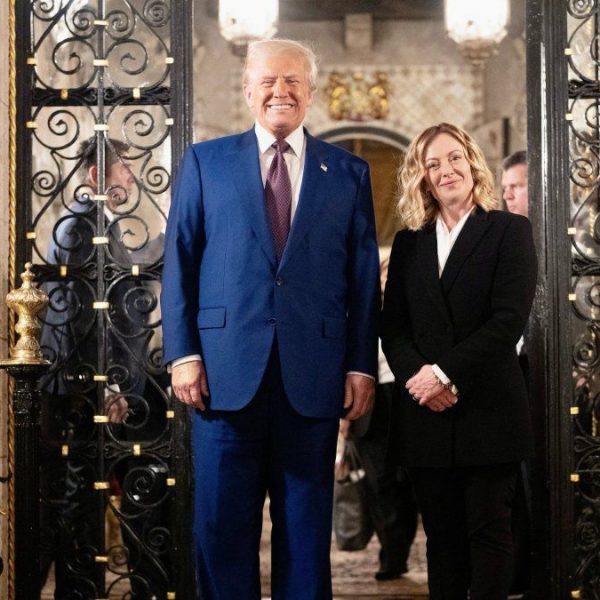 Mentre gli USA cedono, l’Italia stringe