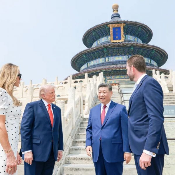 Trump rinde homenaje al Templo del Cielo